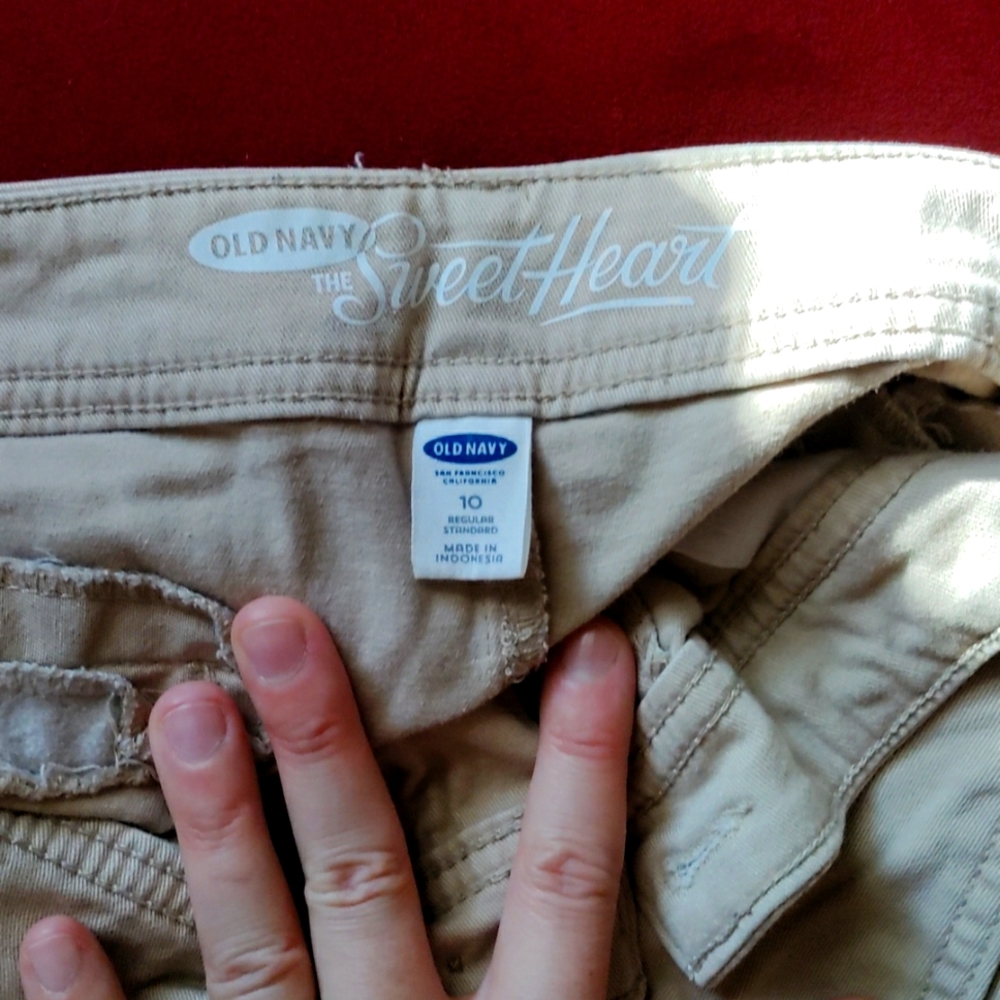 EUC Old Navy sweetheart skinny cut khaki pants size 10
